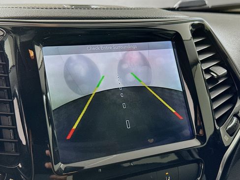 Used 2019 Jeep Cherokee Limited w/ Technology Group FWD image 23