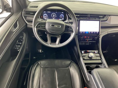 Used 2023 Jeep Grand Cherokee Overland AWD/4WD image 24