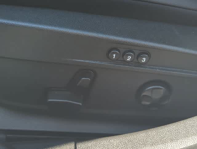 Used 2025 Alfa Romeo Giulia AWD image 17