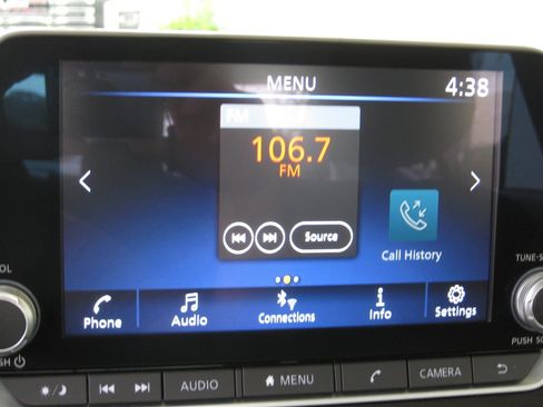 Used 2025 Nissan Sentra SR FWD image 17