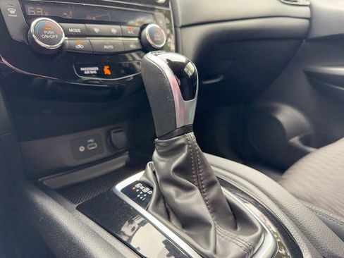Used 2020 Nissan Rogue SV AWD/4WD image 16