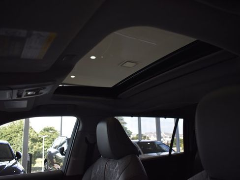 Used 2023 Toyota Highlander Bronze Edition FWD image 12