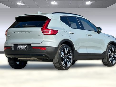 Used 2025 Volvo XC40 B5 Ultra w/ Climate Package image 8