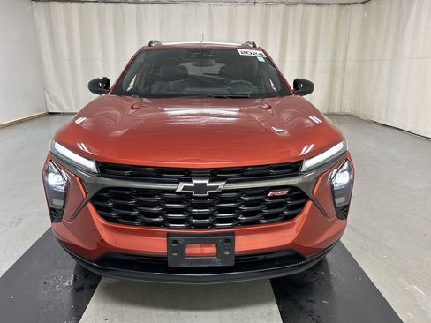 Used 2024 Chevrolet Trax RS w/ Driver Confidence Package FWD image 3