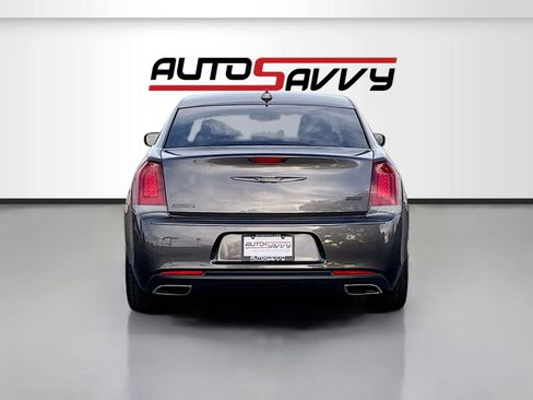 Used 2022 Chrysler 300 Touring w/ Sport Appearance Package RWD image 6