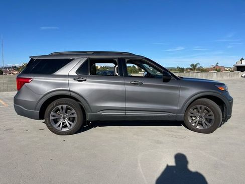 Used 2022 Ford Explorer XLT w/ Equipment Group 202A image 7