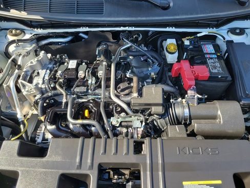 Used 2025 Nissan Kicks SV FWD image 29