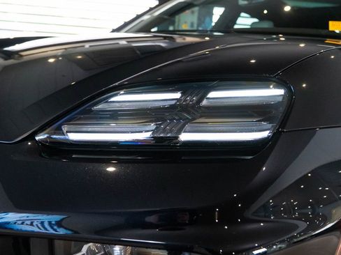 Certified 2025 Porsche Macan 4S Electric AWD/4WD image 13