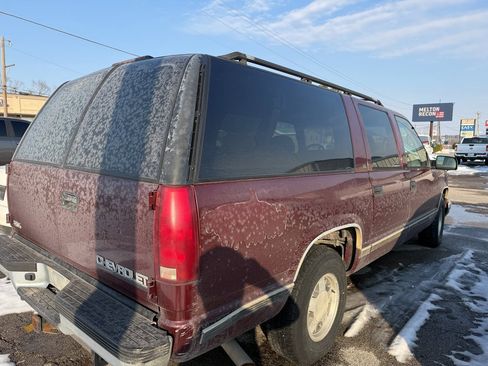 Used 1999 Chevrolet Suburban Base w/ Preferred Equipment Group 2 image 7