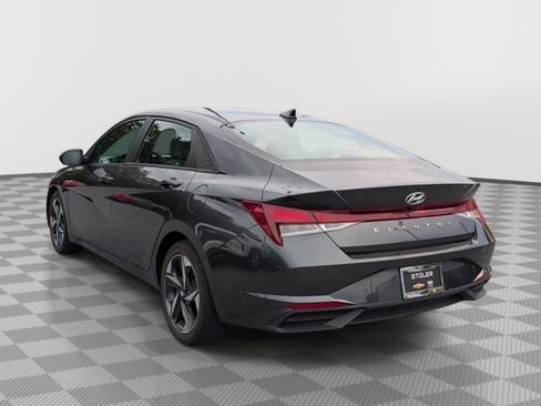 Used 2023 Hyundai Elantra SEL w/ Convenience Package FWD image 3