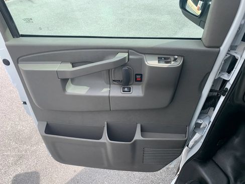 Used 2020 Chevrolet Express 3500 Extended w/ Driver Convenience Package RWD image 9