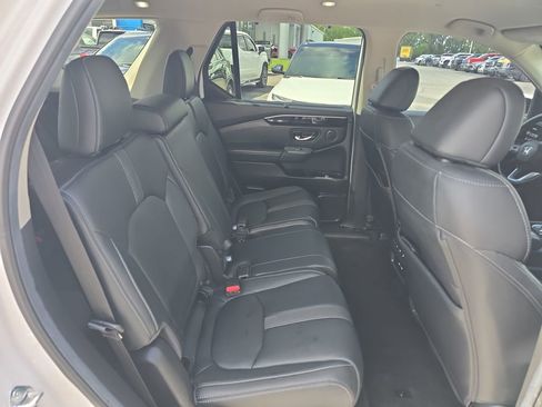 Used 2025 Honda Pilot EX-L image 16