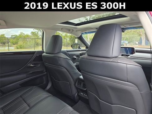 Used 2019 Lexus ES 300h w/ Accessory Package 2 image 12