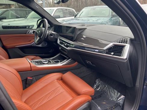 Used 2025 BMW X7 M60i image 30