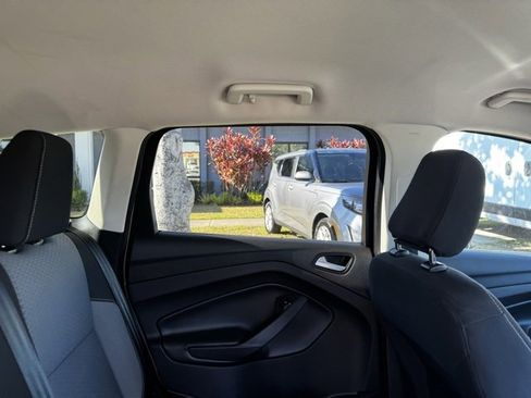 Used 2018 Ford Escape SE w/ Ford Safe & Smart Package image 14