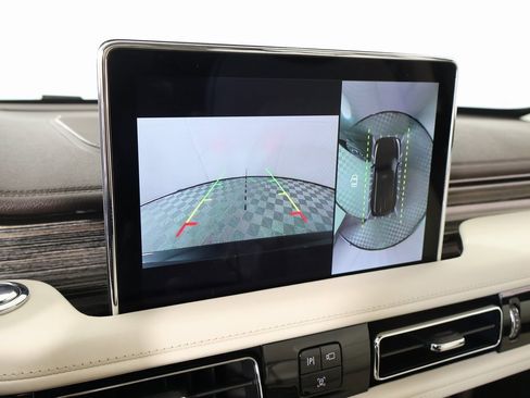 Used 2021 Lincoln Aviator Black Label w/ Class IV Trailer Tow Package image 6