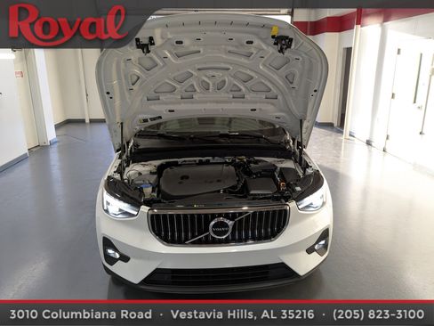 Used 2023 Volvo XC40 B5 Plus w/ Protection Package Premier image 24