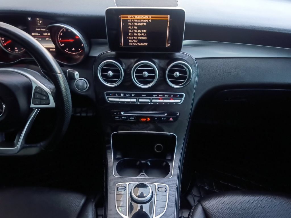 Used 2018 Mercedes-Benz GLC 300 4MATIC image 3