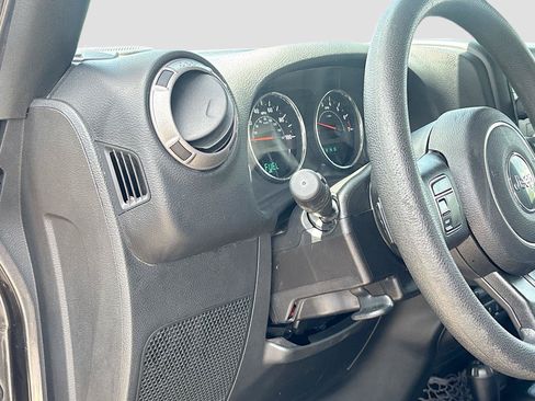 Used 2018 Jeep Wrangler Unlimited Sport AWD/4WD image 10