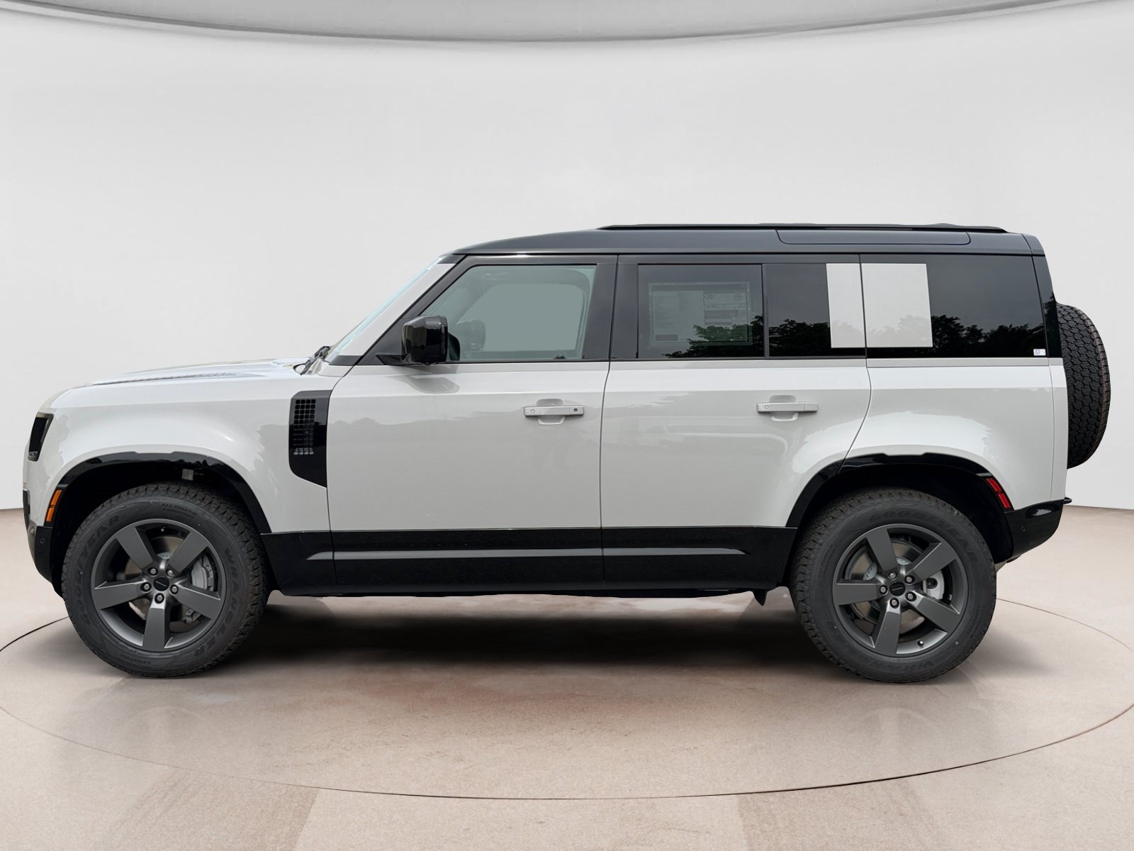 New 2026 Land Rover Defender 110 X-Dynamic SE AWD/4WD image 2