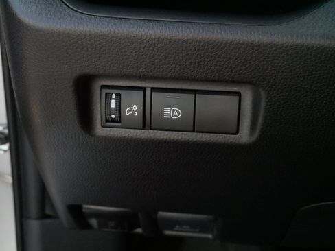 Used 2025 Toyota RAV4 XLE AWD/4WD image 27