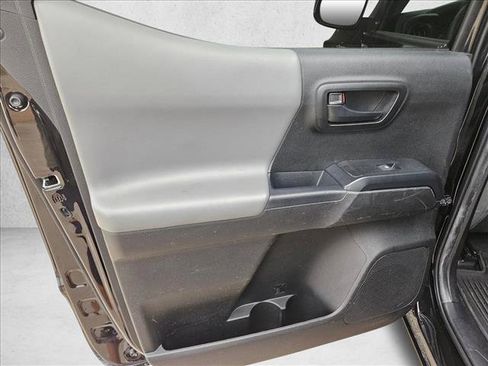 Used 2022 Toyota Tacoma SR image 12