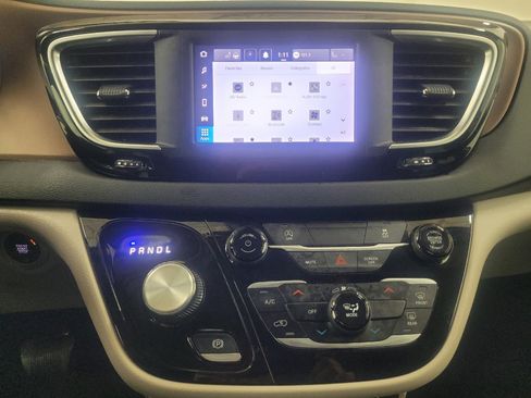Used 2024 Chrysler Voyager LX FWD image 25