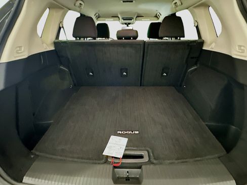 Used 2023 Nissan Rogue SV image 29