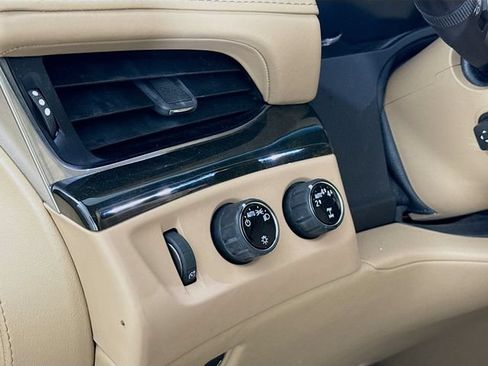 Used 2019 Cadillac Escalade ESV Platinum AWD/4WD image 10