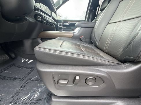 Used 2025 Chevrolet Silverado 1500 High Country w/ High Country Premium Package AWD/4WD image 12
