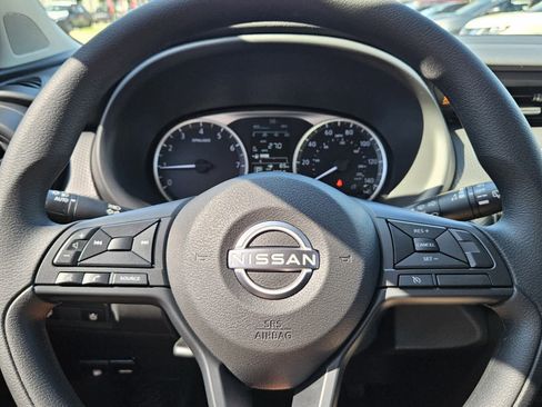 Used 2025 Nissan Kicks Play S image 11