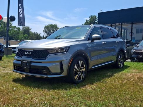 Used 2023 Kia Sorento SX Prestige w/ Panoramic Sunroof Package AWD/4WD image 3