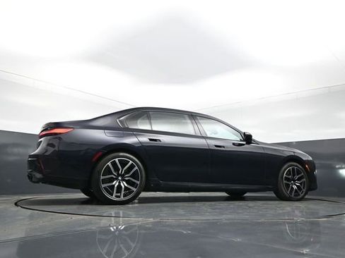 Used 2023 BMW 760i xDrive AWD/4WD image 28