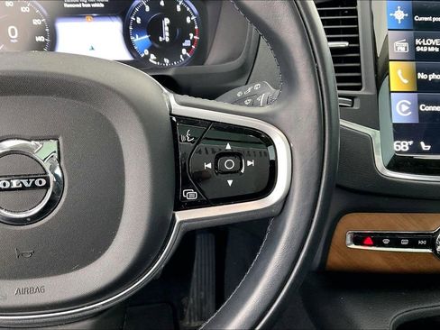 Used 2022 Volvo XC90 T5 Momentum w/ Climate Package image 24