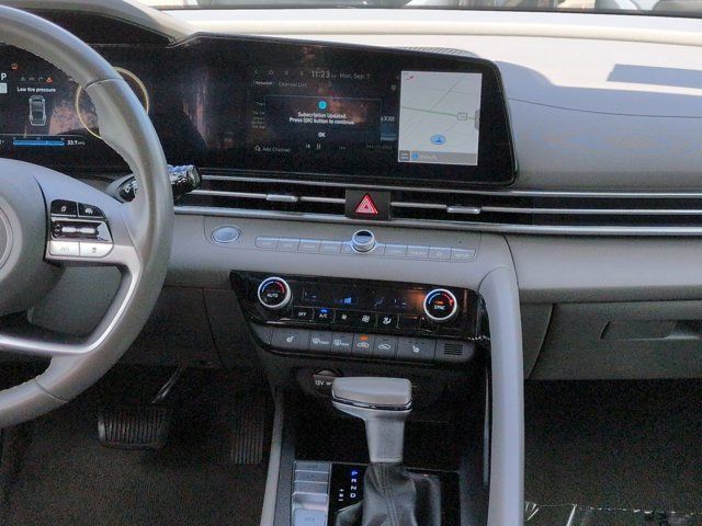 Used 2025 Hyundai Elantra SEL FWD image 16