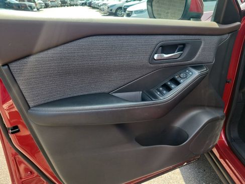 Used 2023 Nissan Rogue SV AWD/4WD image 21