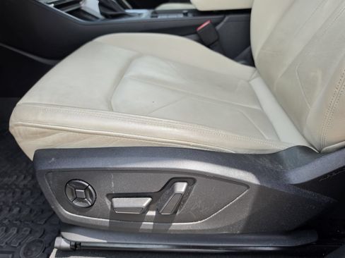 Used 2020 Audi Q3 2.0T Premium Plus AWD/4WD image 16