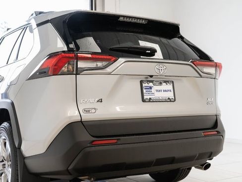 Used 2025 Toyota RAV4 XLE image 9
