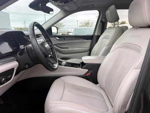 Certified 2022 Jeep Grand Cherokee L Overland AWD/4WD image 16