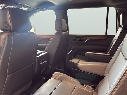 Used 2025 GMC Yukon XL Denali w/ LPO, Floor Liner Package AWD/4WD image 17