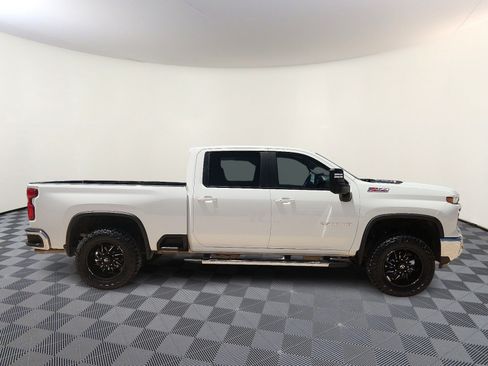 Used 2025 Chevrolet Silverado 2500 LT AWD/4WD image 5