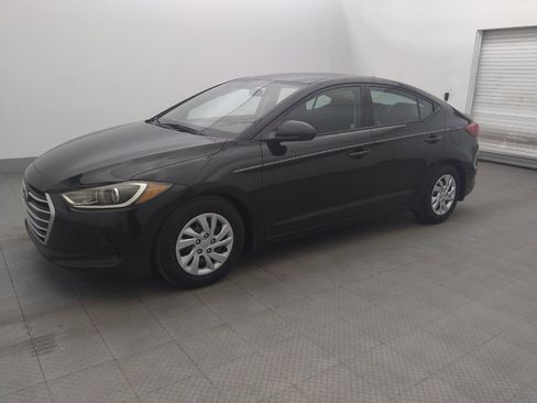 Used 2018 Hyundai Elantra SE w/ SE Connectivity Package 04 FWD image 2