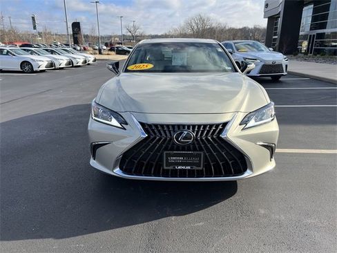 Used 2025 Lexus ES 350 w/ Premium Package image 7