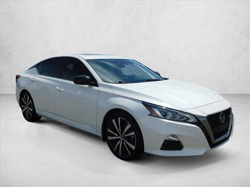 Used 2020 Nissan Altima 2.5 SR w/ Premium Package FWD image 3