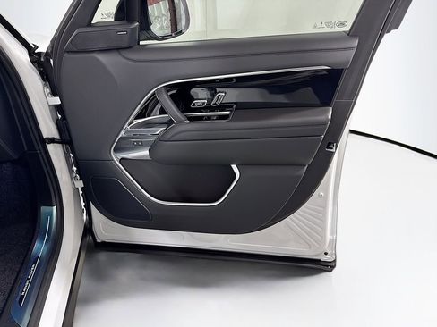 New 2026 Land Rover Range Rover Long Wheelbase SE image 24