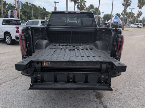 Used 2024 GMC Sierra 2500 AT4 w/ AT4 Premium Plus Package AWD/4WD image 12