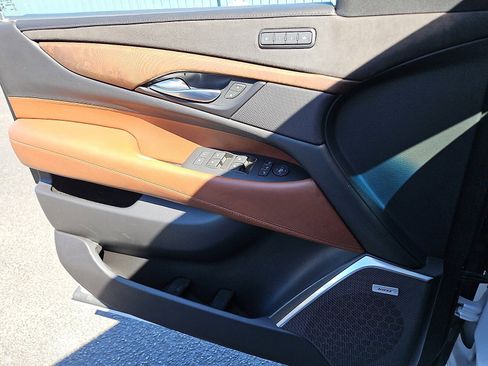 Used 2020 Cadillac Escalade ESV Premium Luxury image 13