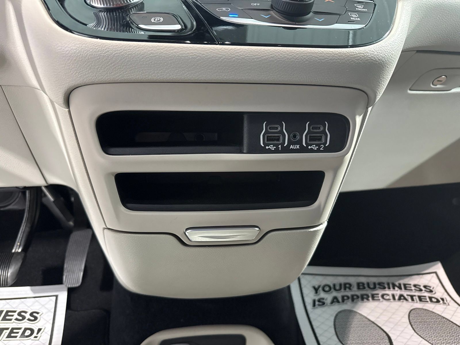 Used 2023 Chrysler Voyager LX FWD image 34