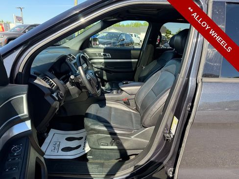 Used 2017 Ford Explorer XLT w/ Equipment Group 202A AWD/4WD image 13