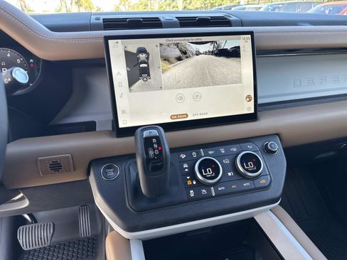 Used 2025 Land Rover Defender 110 X-Dynamic SE image 25